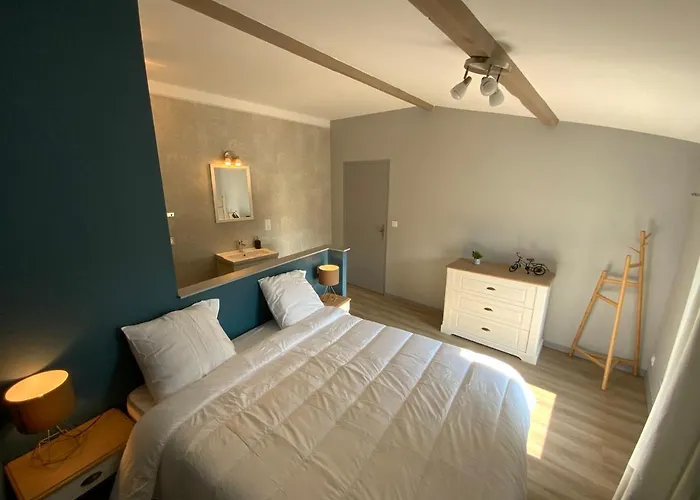 Chez Le Damian 度假居 Neuville (Puy-de-Dome)